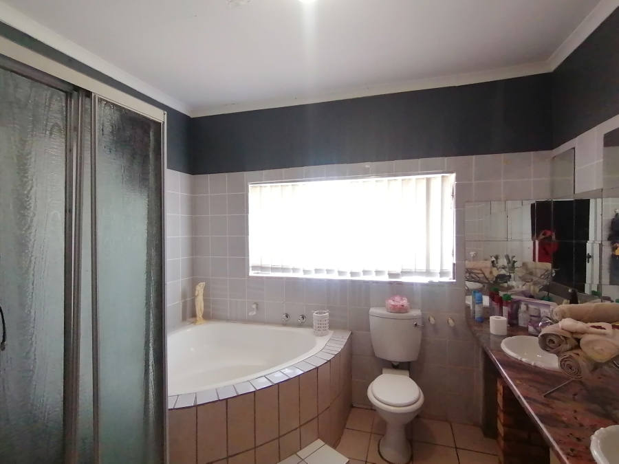 4 Bedroom Property for Sale in Stilfontein Ext 4 North West